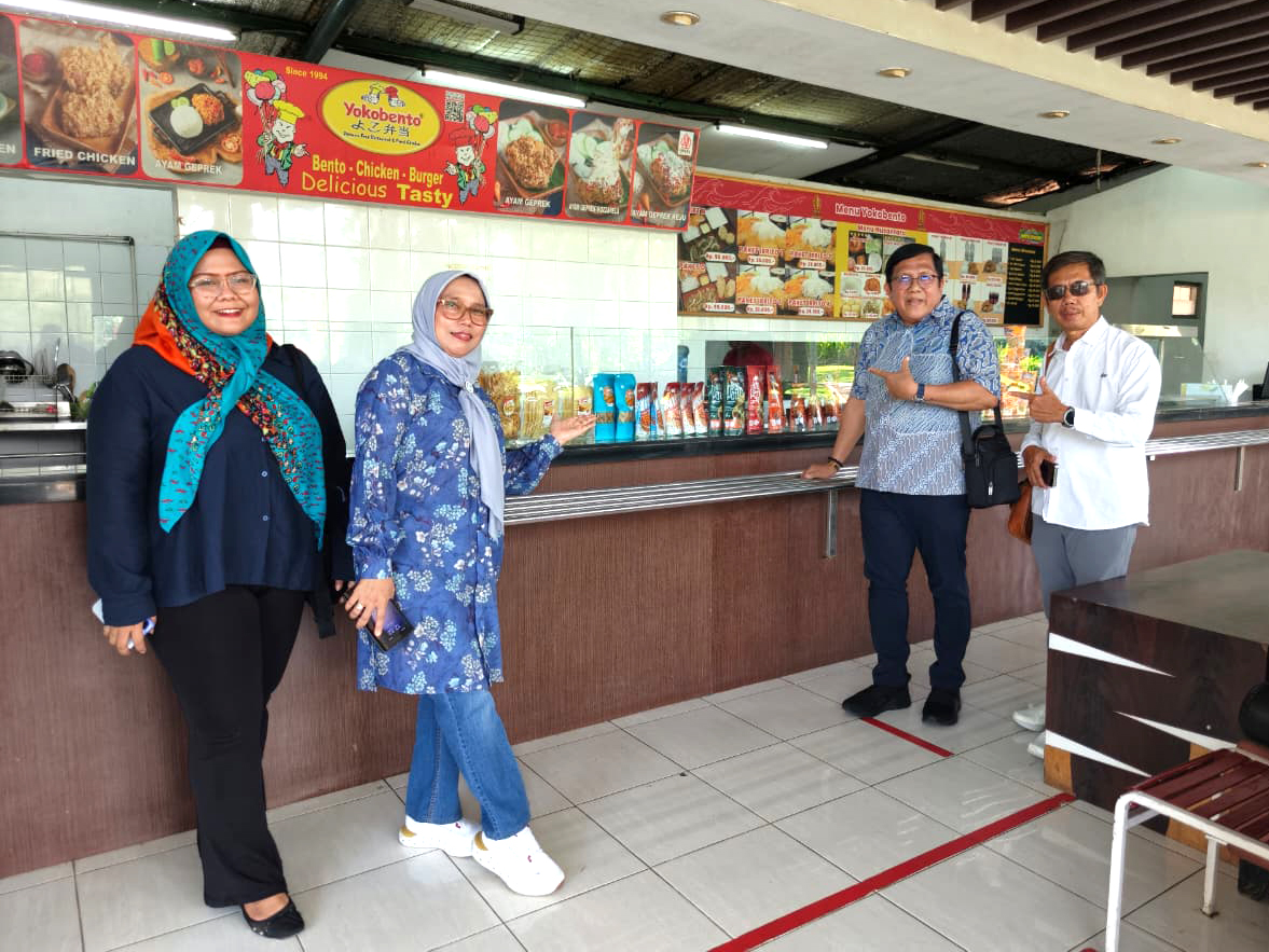 Audiensi ke Water Kingdom Mekarsari bertemu dengan Ibu Direktur beserta Staf dan Tim APINDO Kab.Bogor. Alhamdulillah UMKM Binaan APINDO telah meliki 4 booth titip barang secara permanen dan akan segera membuka booth lagi oleh Bidang Organisasi dan UMKM.